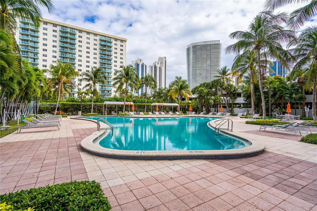 Real estate property located at 19380 Collins Ave #307, Miami-dade, Oceanview Building B Cond, Sunny Isles Beach, FL
