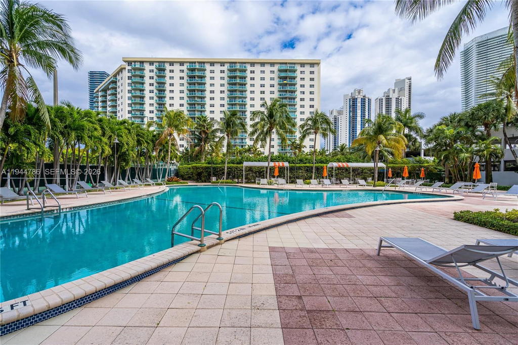 Real estate property located at 19380 Collins Ave #307, Miami-dade, Oceanview Building B Cond, Sunny Isles Beach, FL