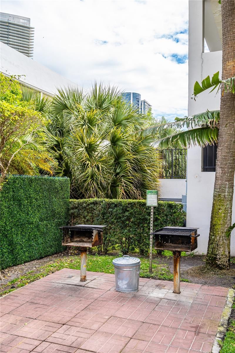Real estate property located at 19380 Collins Ave #307, Miami-dade, Oceanview Building B Cond, Sunny Isles Beach, FL