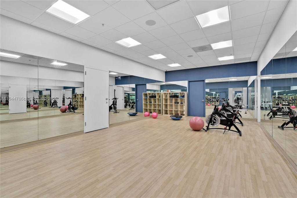 Real estate property located at 19380 Collins Ave #307, Miami-dade, Oceanview Building B Cond, Sunny Isles Beach, FL