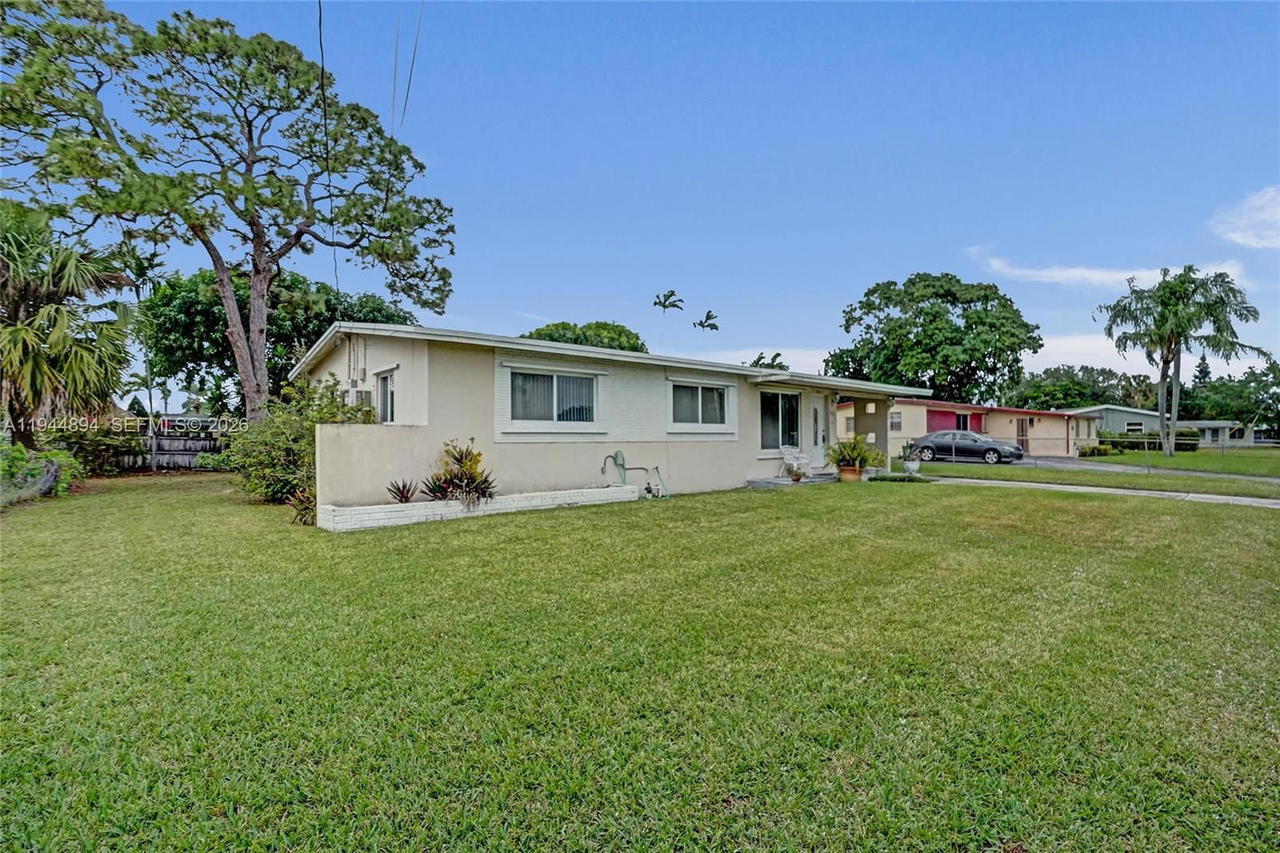 Real estate property located at 441 33rd Ter, Broward, Browardale 1st Addition, Lauderhill, FL