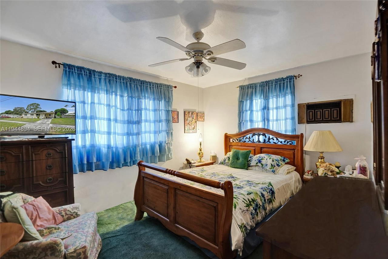 Real estate property located at 441 33rd Ter, Broward, Browardale 1st Addition, Lauderhill, FL