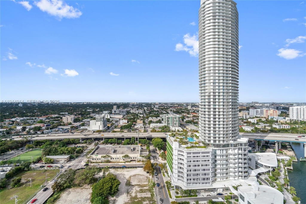 Real estate property located at 185 7th St #2702, Miami-dade, Latitude On The River Con, Miami, FL