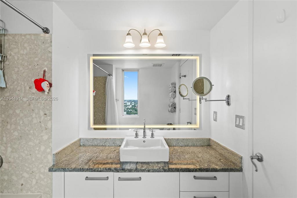 Real estate property located at 185 7th St #2702, Miami-dade, Latitude On The River Con, Miami, FL