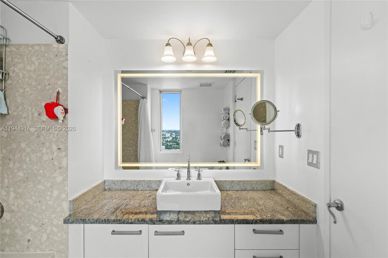 Real estate property located at 185 7th St #2702, Miami-dade, Latitude On The River Con, Miami, FL