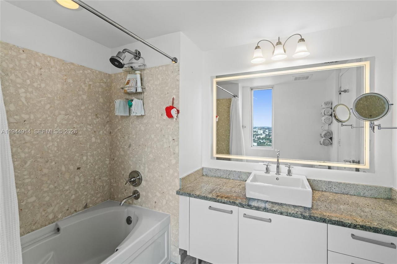 Real estate property located at 185 7th St #2702, Miami-dade, Latitude On The River Con, Miami, FL