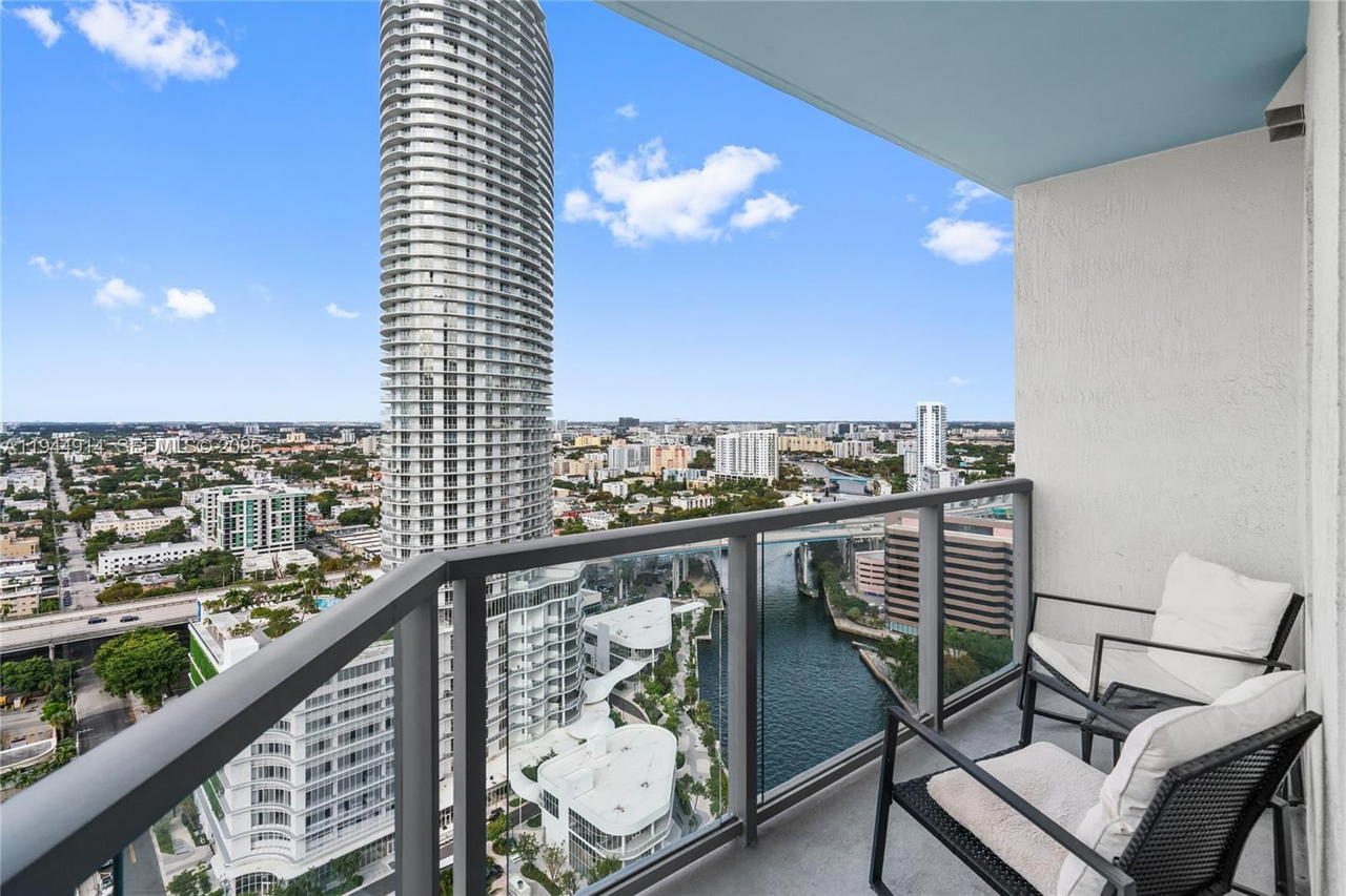 Real estate property located at 185 7th St #2702, Miami-dade, Latitude On The River Con, Miami, FL