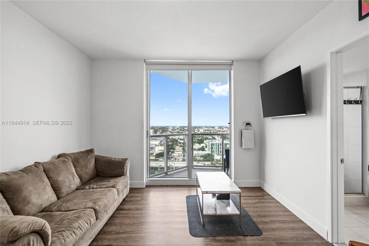 Real estate property located at 185 7th St #2702, Miami-dade, Latitude On The River Con, Miami, FL