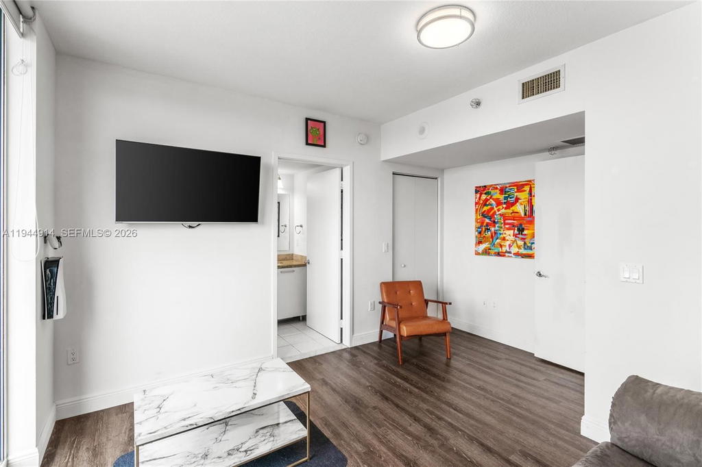 Real estate property located at 185 7th St #2702, Miami-dade, Latitude On The River Con, Miami, FL
