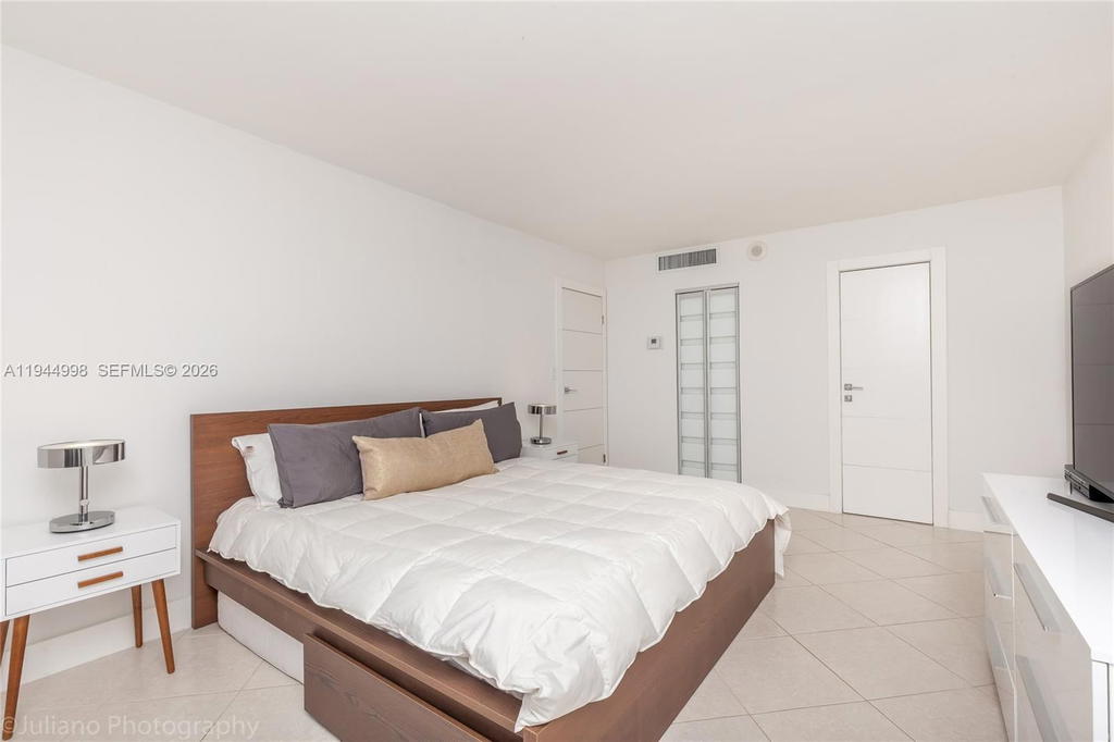Real estate property located at 5555 Collins Ave #9U, Miami-dade, Oceanside Plaza Condo, Miami Beach, FL