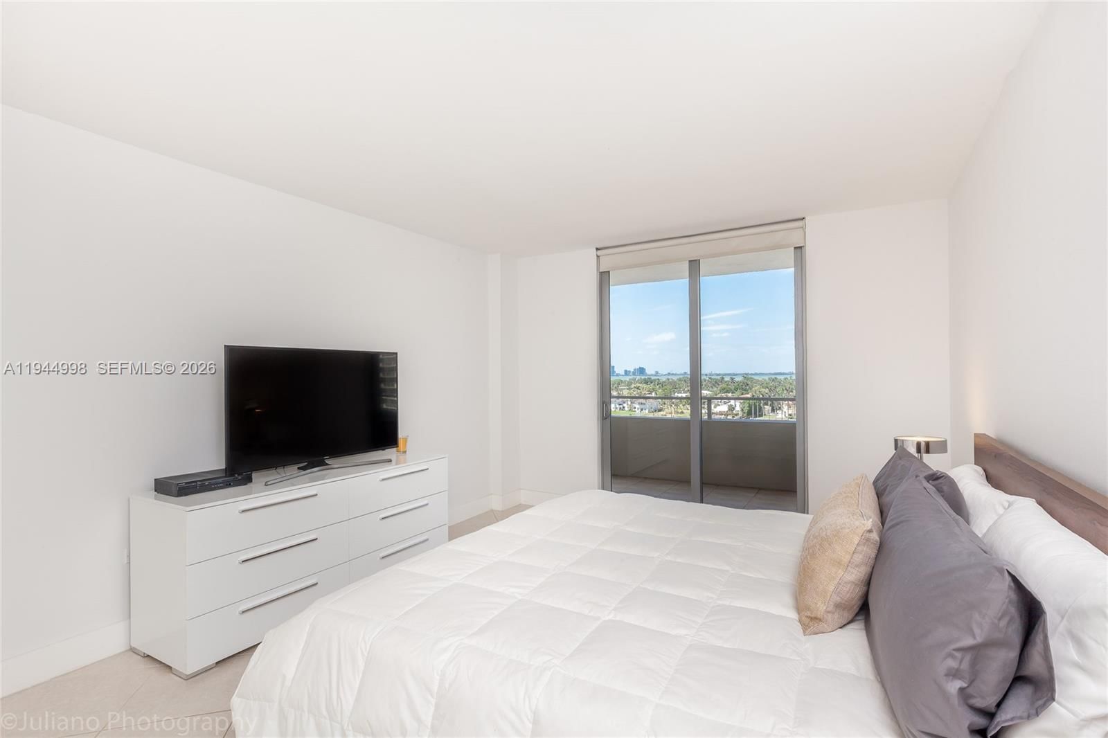 Real estate property located at 5555 Collins Ave #9U, Miami-dade, Oceanside Plaza Condo, Miami Beach, FL