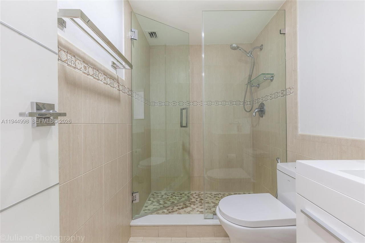 Real estate property located at 5555 Collins Ave #9U, Miami-dade, Oceanside Plaza Condo, Miami Beach, FL