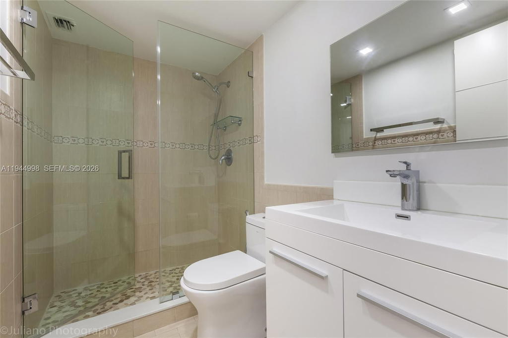 Real estate property located at 5555 Collins Ave #9U, Miami-dade, Oceanside Plaza Condo, Miami Beach, FL
