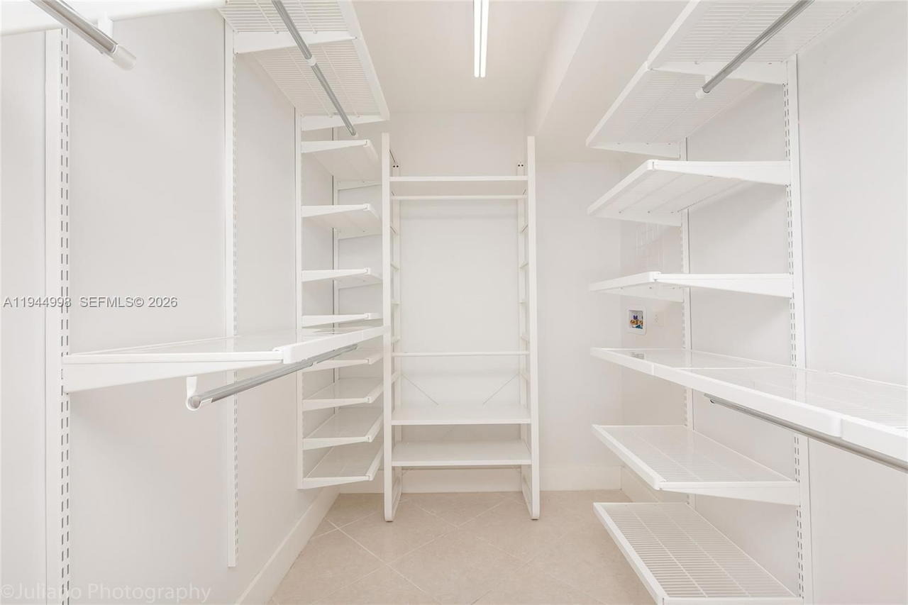 Real estate property located at 5555 Collins Ave #9U, Miami-dade, Oceanside Plaza Condo, Miami Beach, FL