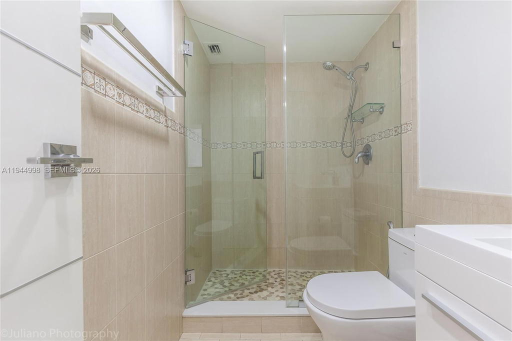 Real estate property located at 5555 Collins Ave #9U, Miami-dade, Oceanside Plaza Condo, Miami Beach, FL