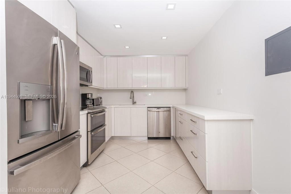 Real estate property located at 5555 Collins Ave #9U, Miami-dade, Oceanside Plaza Condo, Miami Beach, FL