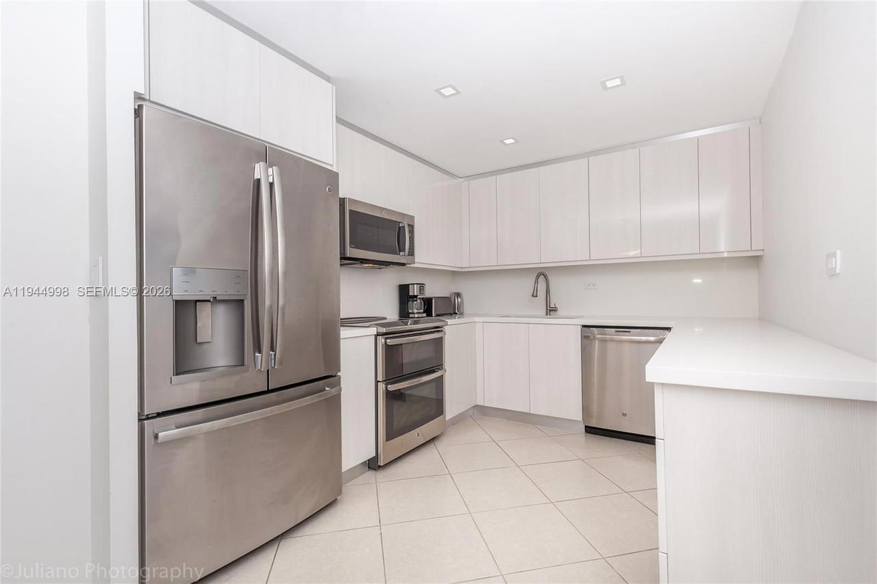 Real estate property located at 5555 Collins Ave #9U, Miami-dade, Oceanside Plaza Condo, Miami Beach, FL