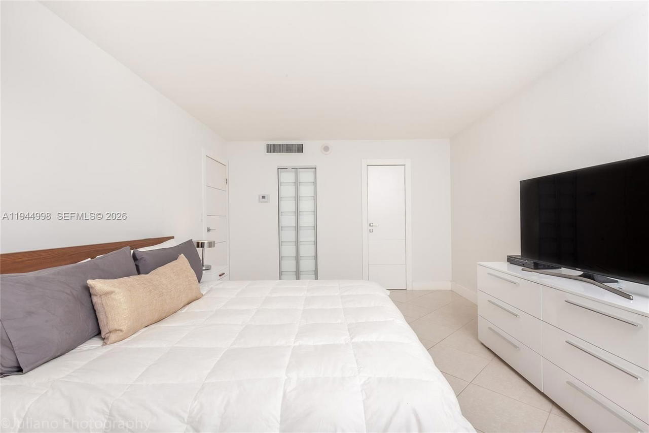 Real estate property located at 5555 Collins Ave #9U, Miami-dade, Oceanside Plaza Condo, Miami Beach, FL