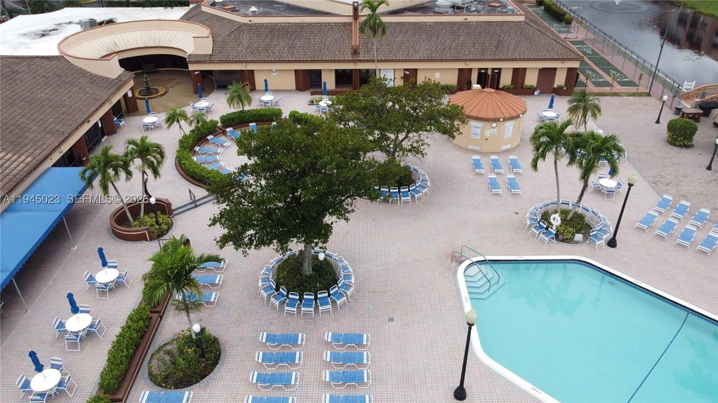 Real estate property located at 9861 Sunrise Lakes Blvd #310, Broward, Sunrise Lakes 142 Condo, Sunrise, FL