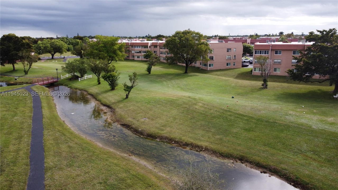 Real estate property located at 9861 Sunrise Lakes Blvd #310, Broward, Sunrise Lakes 142 Condo, Sunrise, FL