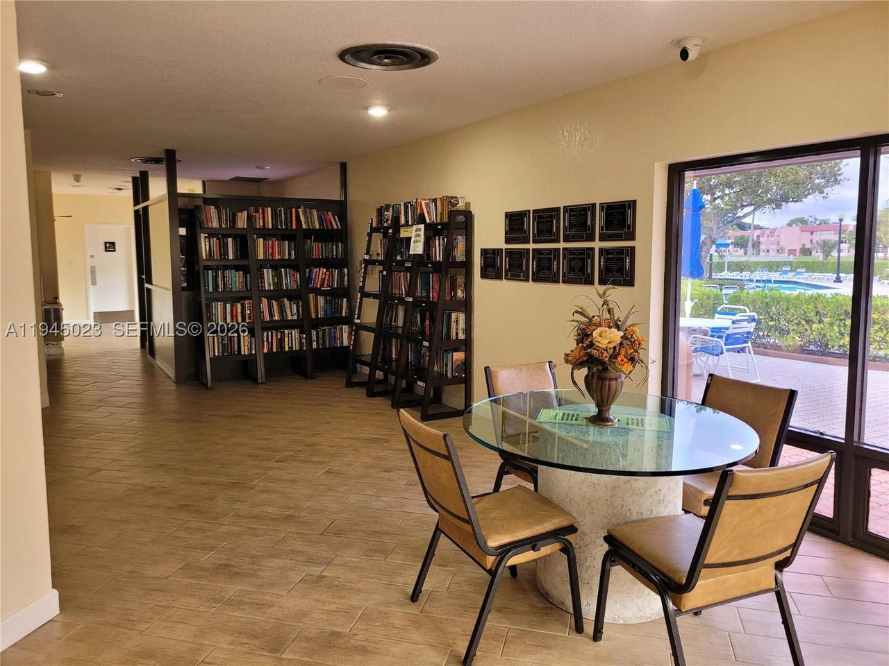 Real estate property located at 9861 Sunrise Lakes Blvd #310, Broward, Sunrise Lakes 142 Condo, Sunrise, FL