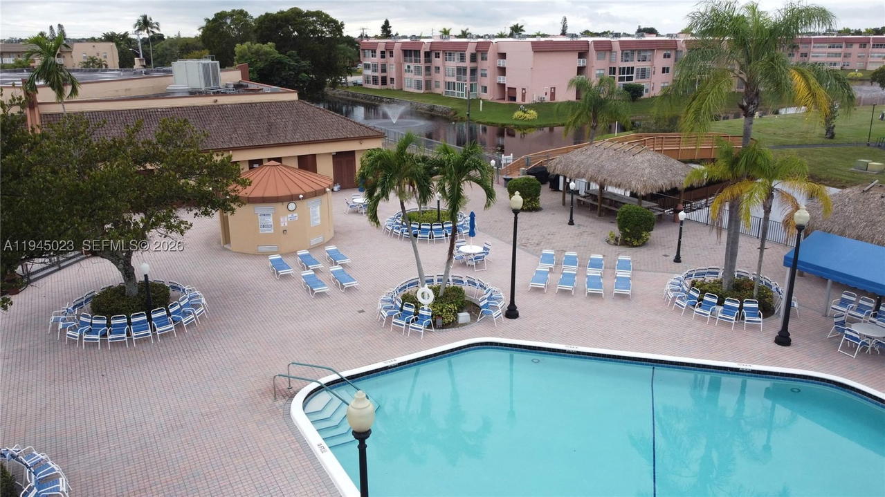 Real estate property located at 9861 Sunrise Lakes Blvd #310, Broward, Sunrise Lakes 142 Condo, Sunrise, FL