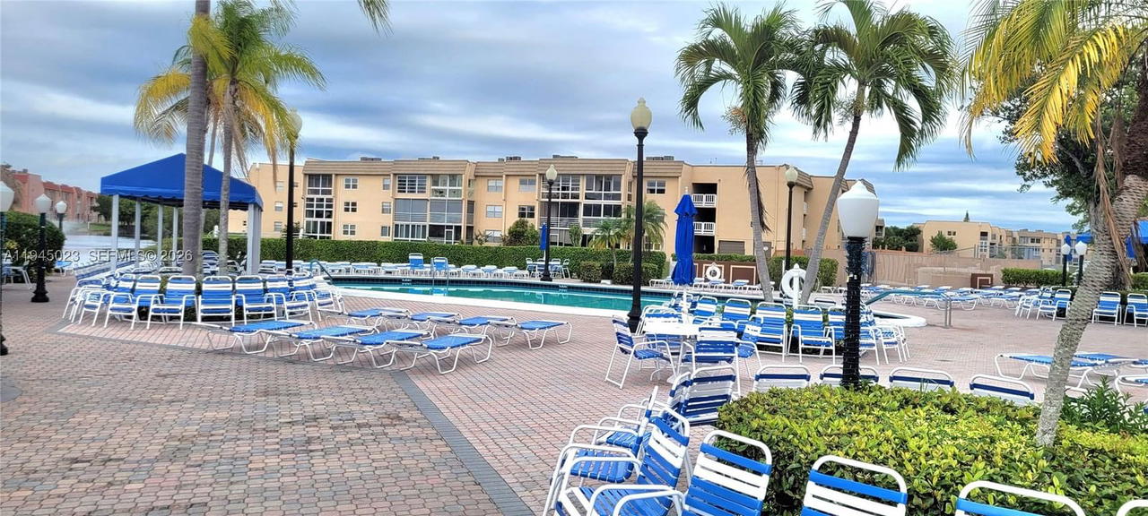 Real estate property located at 9861 Sunrise Lakes Blvd #310, Broward, Sunrise Lakes 142 Condo, Sunrise, FL