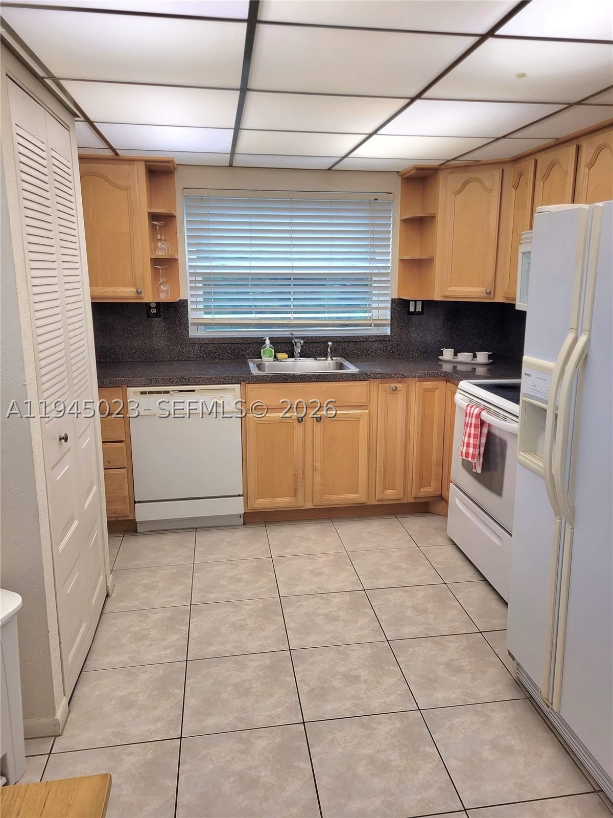 Real estate property located at 9861 Sunrise Lakes Blvd #310, Broward, Sunrise Lakes 142 Condo, Sunrise, FL