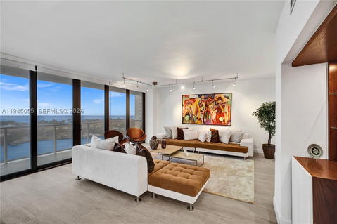 Real estate property located at 20281 Country Club Dr #1002, Miami-dade, Hamptons West, Aventura, FL