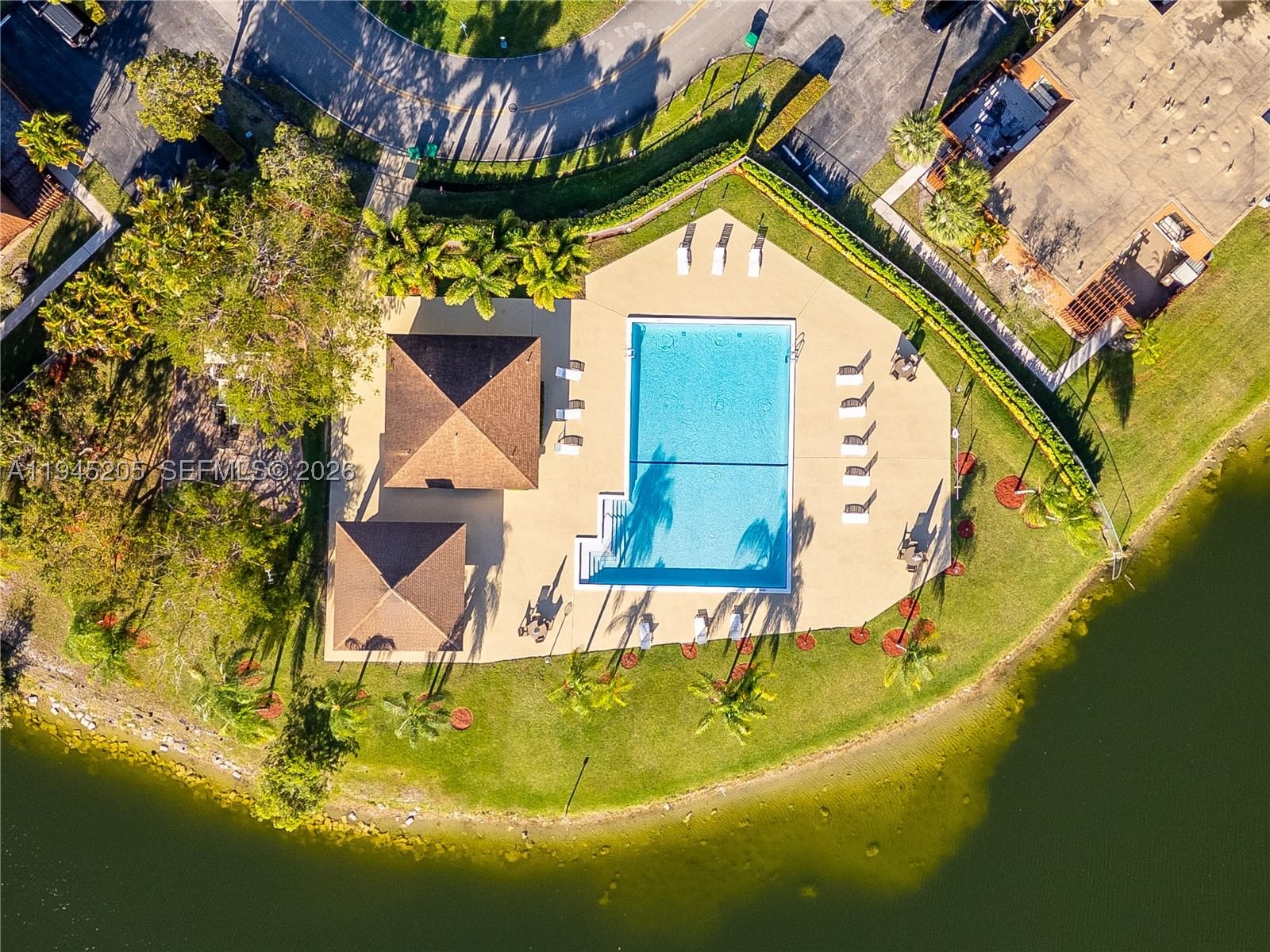Real estate property located at 11920 9th Mnr, Broward, Lake Pine Village, Davie, FL