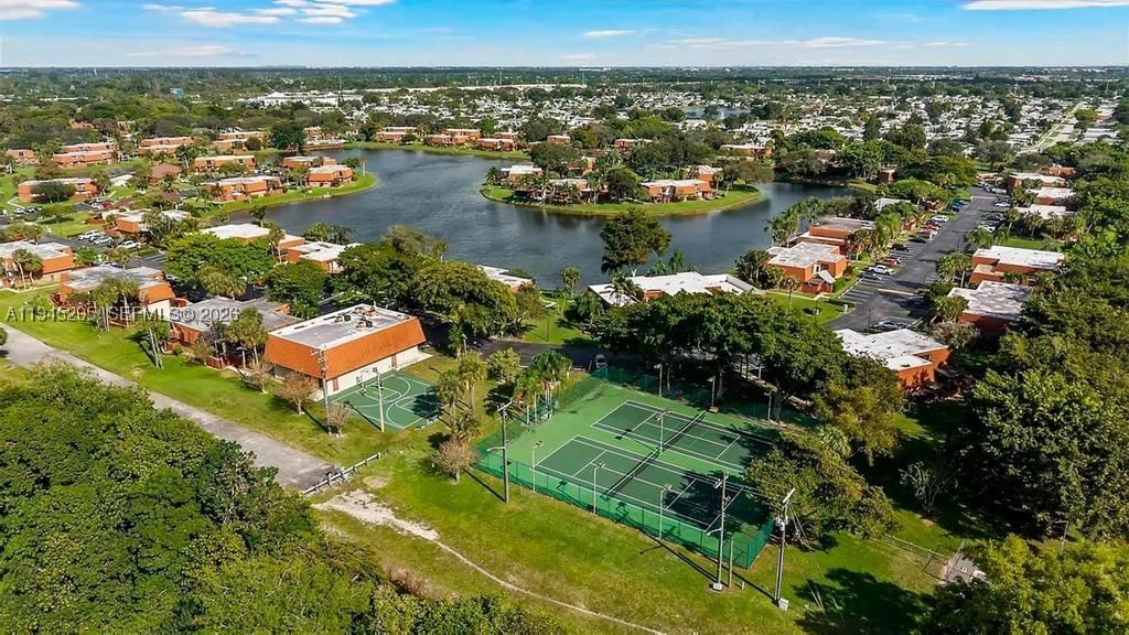 Real estate property located at 11920 9th Mnr, Broward, Lake Pine Village, Davie, FL
