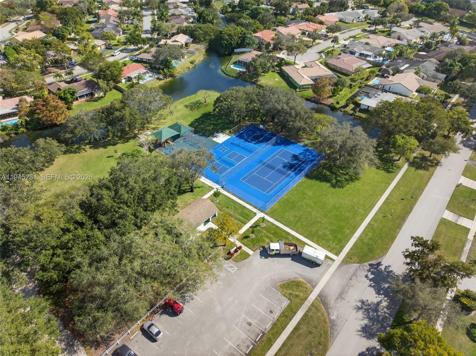 Real estate property located at 1060 94th Ter, Broward, Jacaranda Lakes Section S, Plantation, FL
