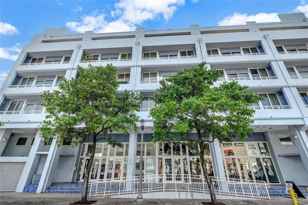 Real estate property located at 3250 Grand Avenue #306, Miami-dade, Cocostyle @ 3250 Grand Av, Miami, FL