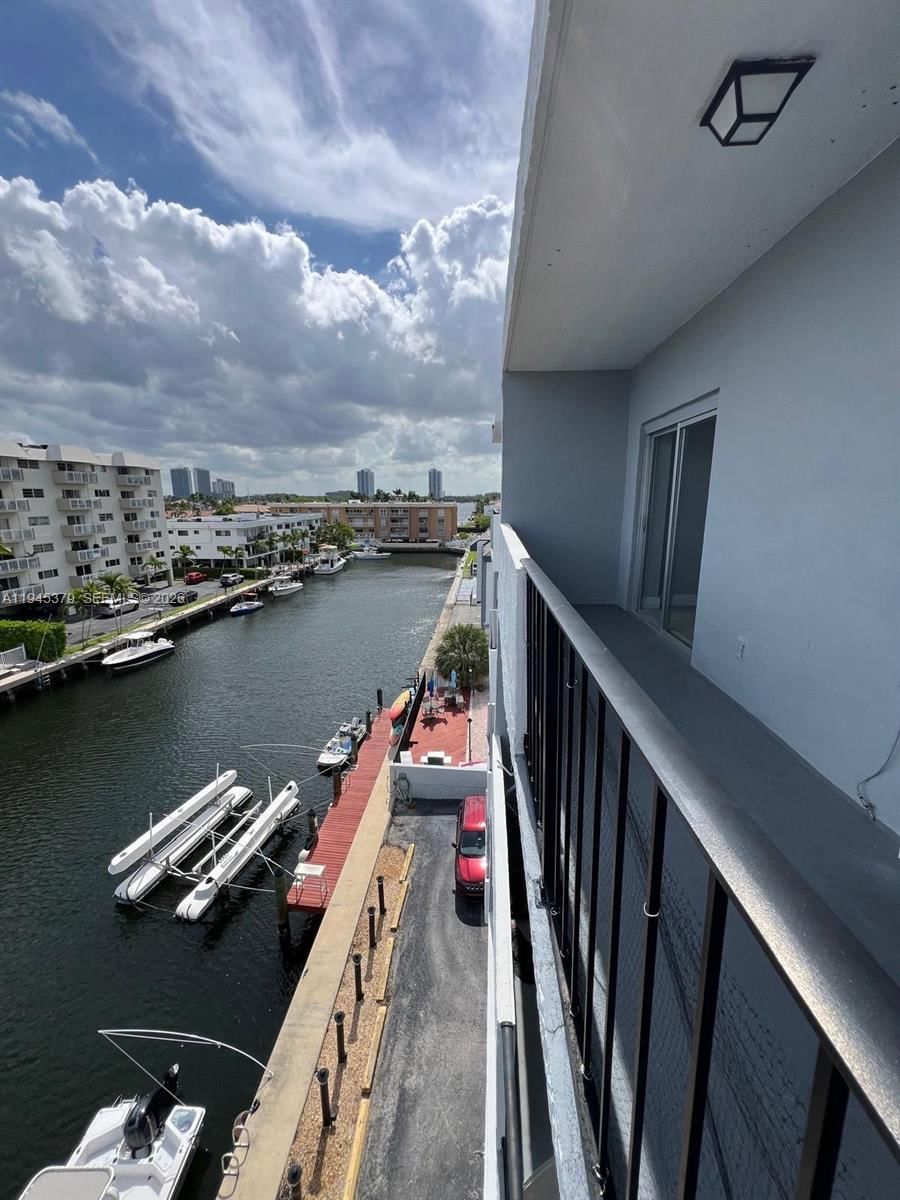 Real estate property located at 3642 171st St #504, Miami-dade, Dolphin Condo, North Miami Beach, FL