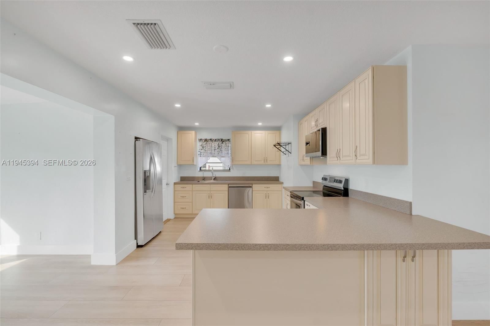Real estate property located at 1310 42nd St, Broward, Twin Lakes Homes Sec 4, Oakland Park, FL