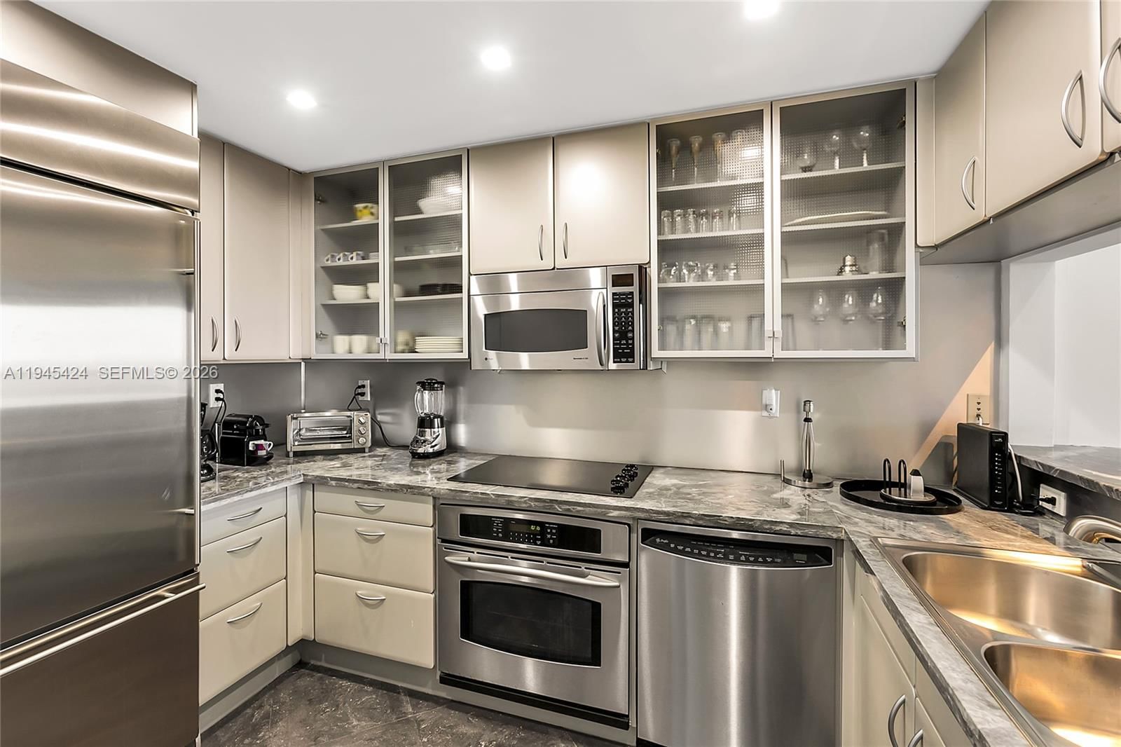 Real estate property located at 540 West Ave #2311, Miami-dade, The Bentley Bay Condo, Miami Beach, FL
