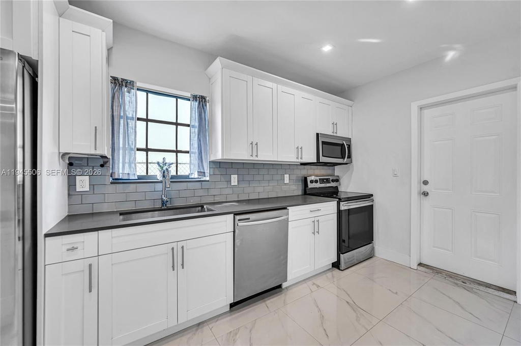 Real estate property located at 2560 19th Ter, Miami-dade, Grapeland Park, Miami, FL