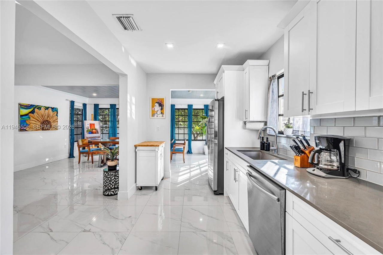Real estate property located at 2560 19th Ter, Miami-dade, Grapeland Park, Miami, FL