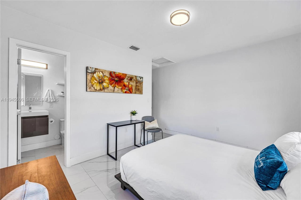 Real estate property located at 2560 19th Ter, Miami-dade, Grapeland Park, Miami, FL