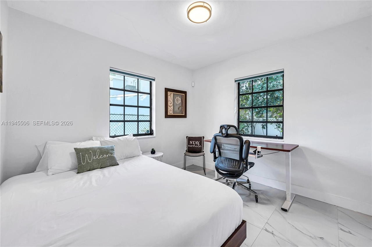 Real estate property located at 2560 19th Ter, Miami-dade, Grapeland Park, Miami, FL