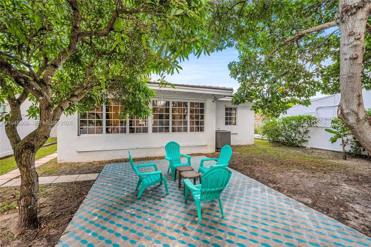 Real estate property located at 2560 19th Ter, Miami-dade, Grapeland Park, Miami, FL