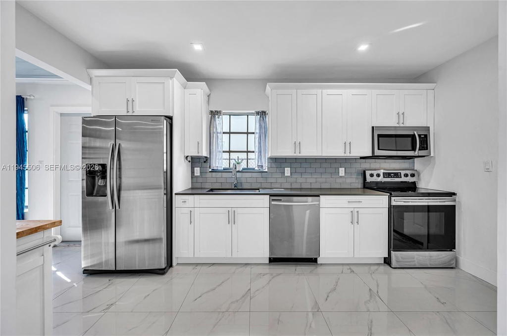 Real estate property located at 2560 19th Ter, Miami-dade, Grapeland Park, Miami, FL