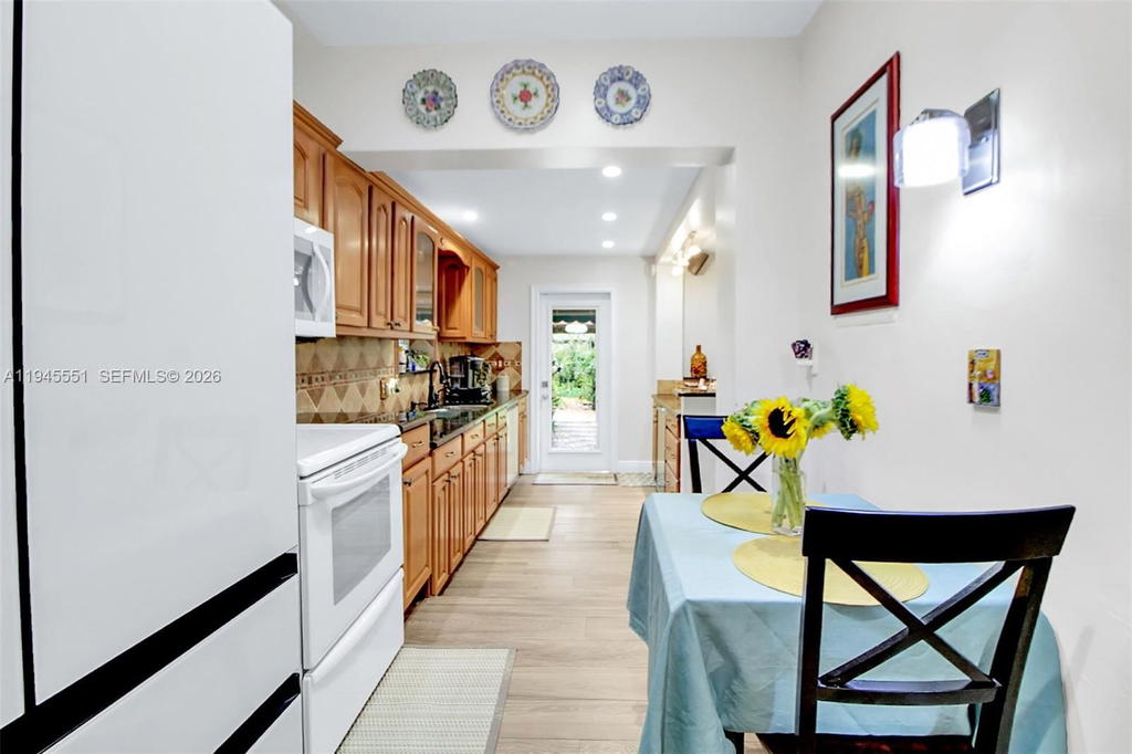 Real estate property located at 6250 19th St, Miami-dade, Gables View, Miami, FL