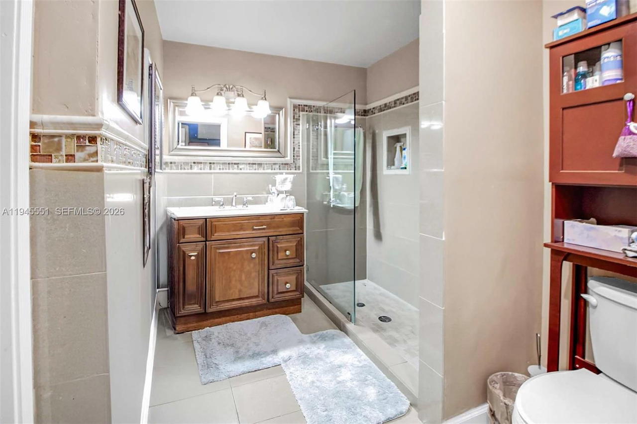Real estate property located at 6250 19th St, Miami-dade, Gables View, Miami, FL