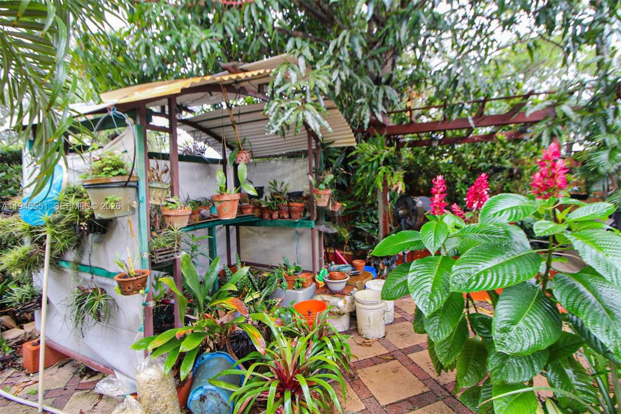 Real estate property located at 6250 19th St, Miami-dade, Gables View, Miami, FL