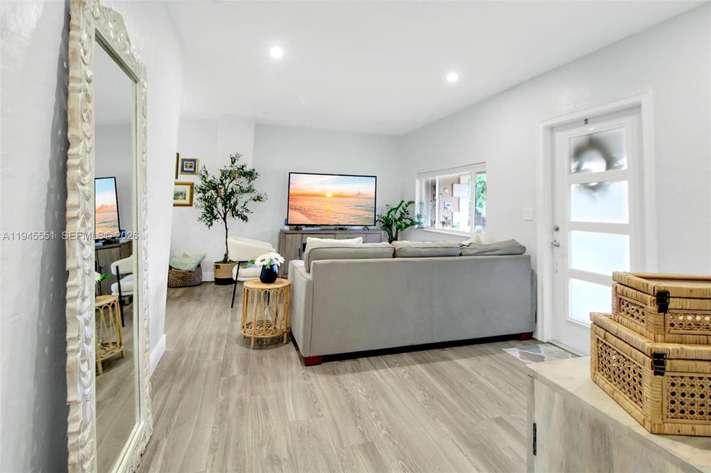 Real estate property located at 6250 19th St, Miami-dade, Gables View, Miami, FL