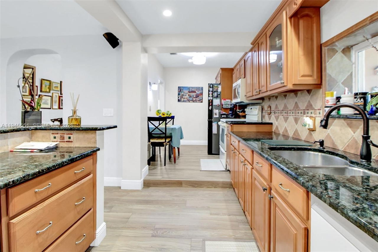 Real estate property located at 6250 19th St, Miami-dade, Gables View, Miami, FL