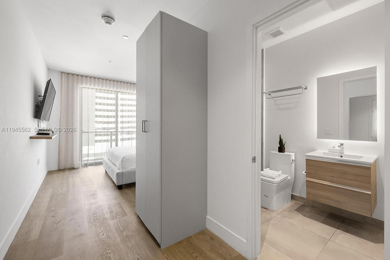Real estate property located at , Miami-dade, Smart Brickell, Miami, FL