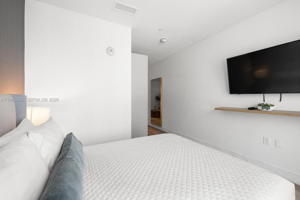 Real estate property located at , Miami-dade, Smart Brickell, Miami, FL