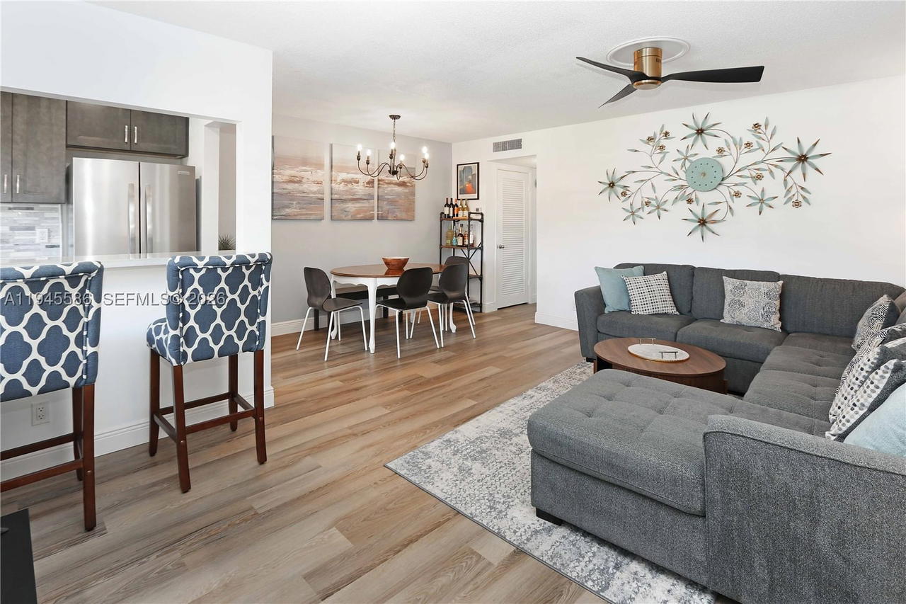 Real estate property located at 5300 Washington St E207, Broward, Beverly Hills Condo Numbe, Hollywood, FL